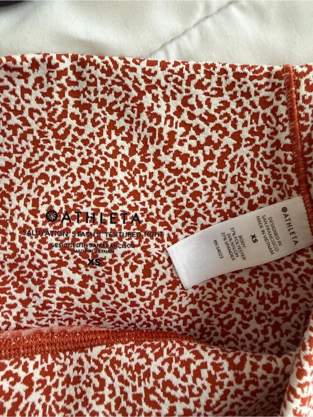Athleta Salutation Stash || Textured Tight 7/8 Legging Size XS Orange Cheetah